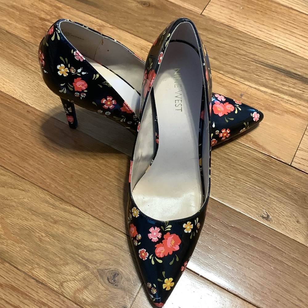 Nine West size 8 1/2 floral 3” heels